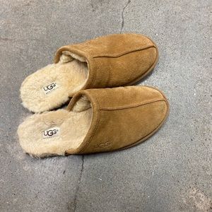 Uggs slippers